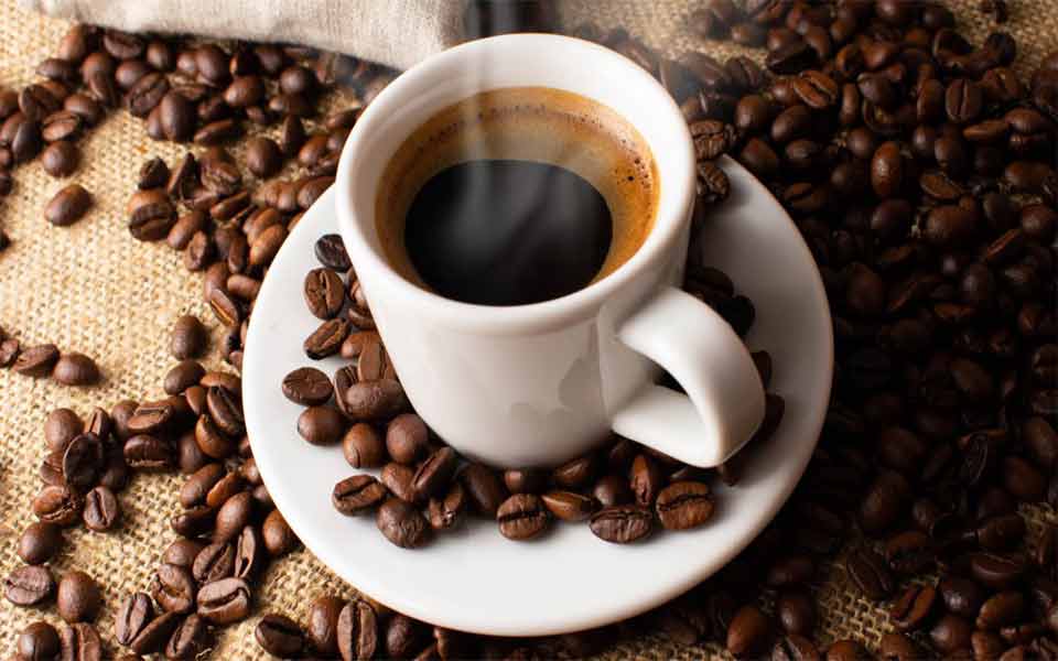 مزیت‌های نوشیدن قهوه در ابتدای صبح - قهوه و بی خوابی